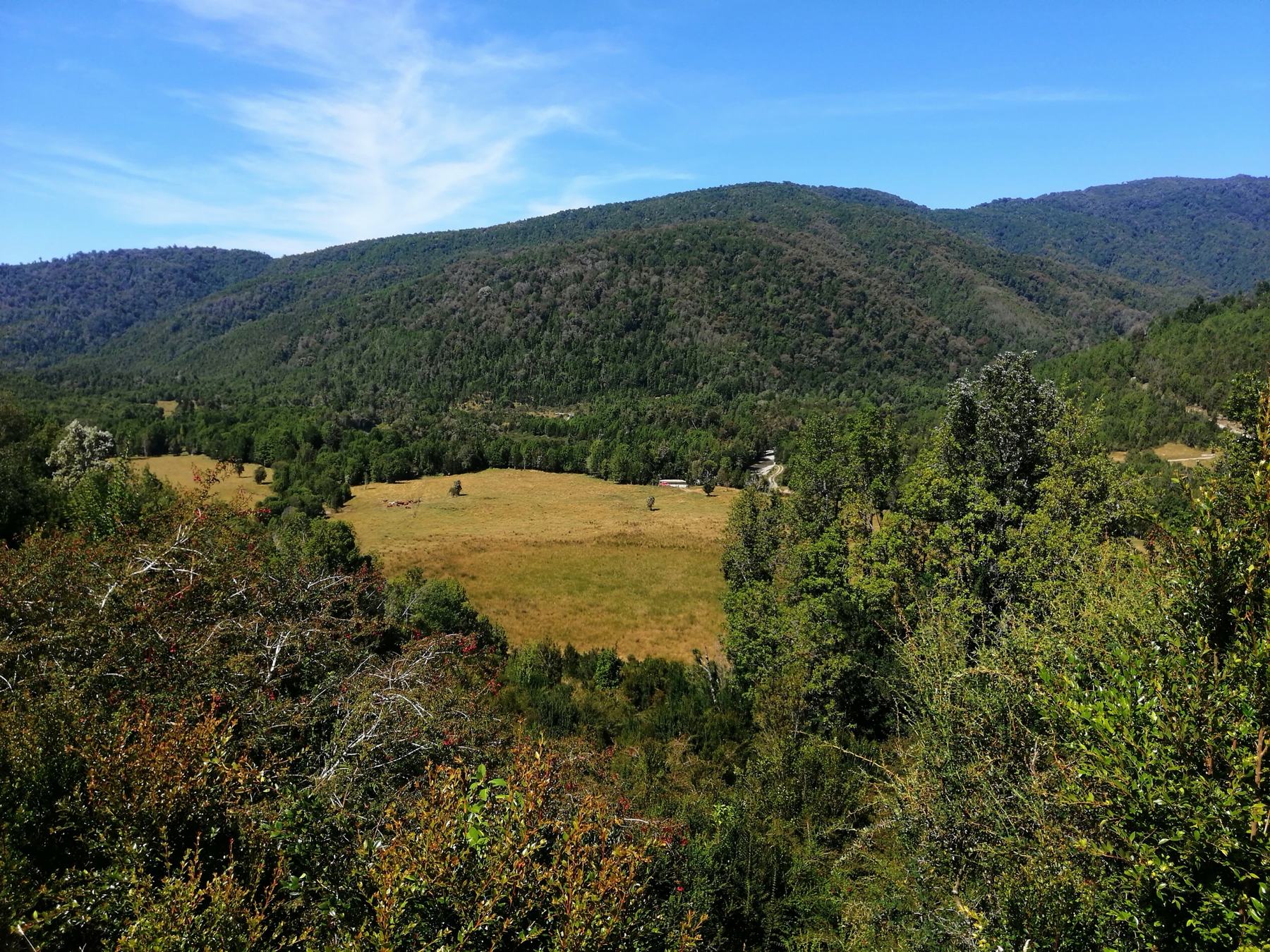 Valle y montañas de Refugio Chiloé